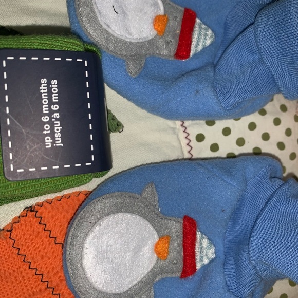 GAP booties (3-6 months) & socks (3-6 months) - Picture 2 of 5
